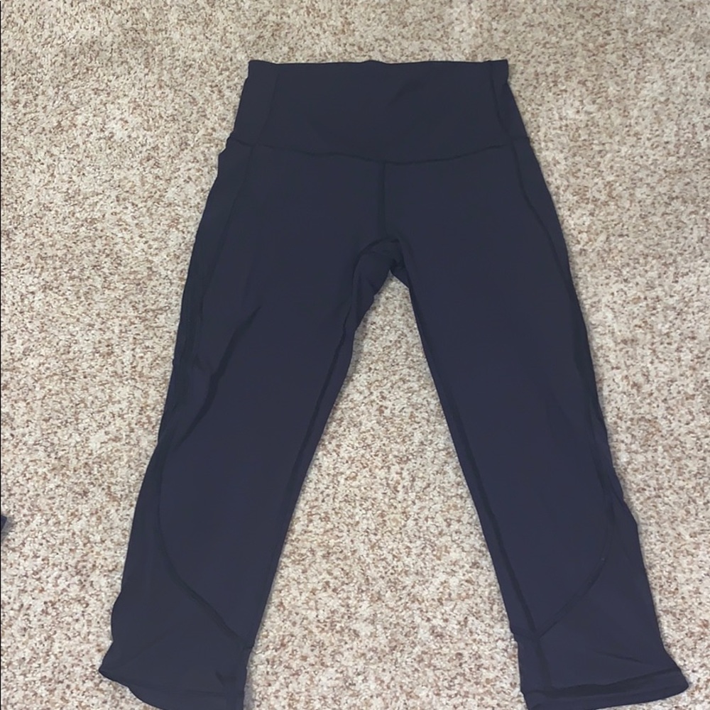 Navy cropped Lululemon leggings
